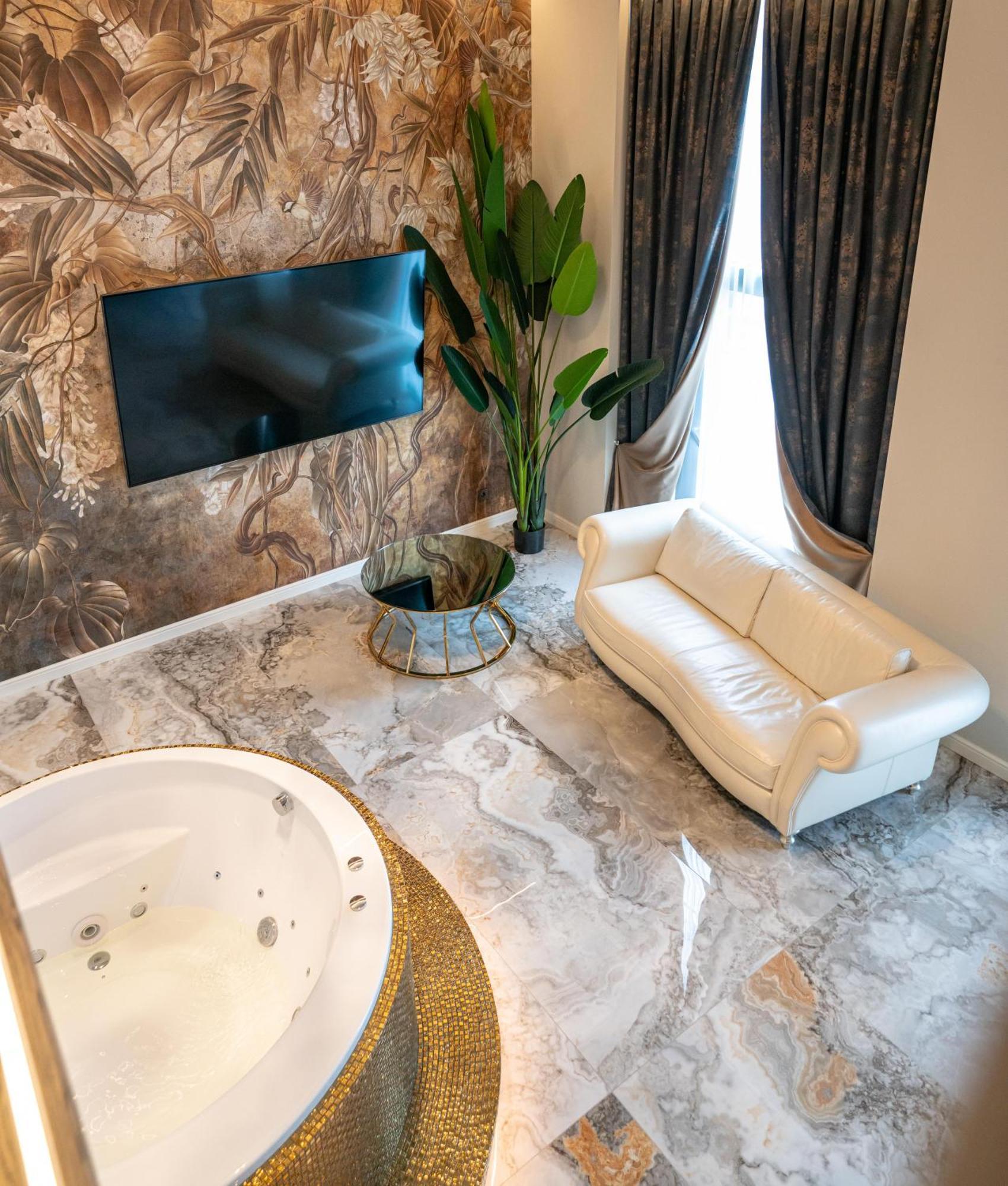 Jacuzzi Exotica Apartment Klaipeda Exterior photo